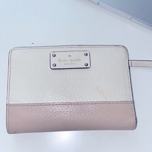 Kate Spade Beige Wallet!